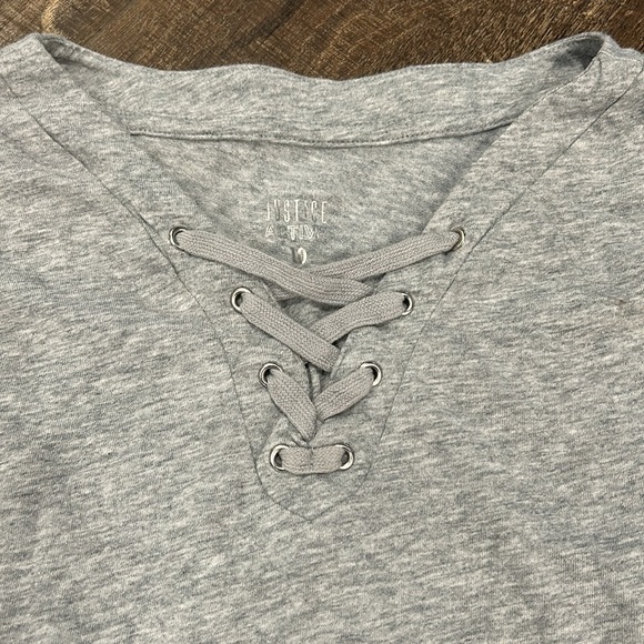 Justice Gray Long Sleeve Tee - Picture 3 of 4